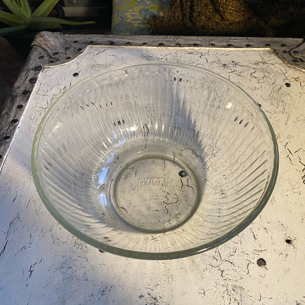 Pyrex Ribbed Clear 7403 2.5 Quart Mixing Bowl